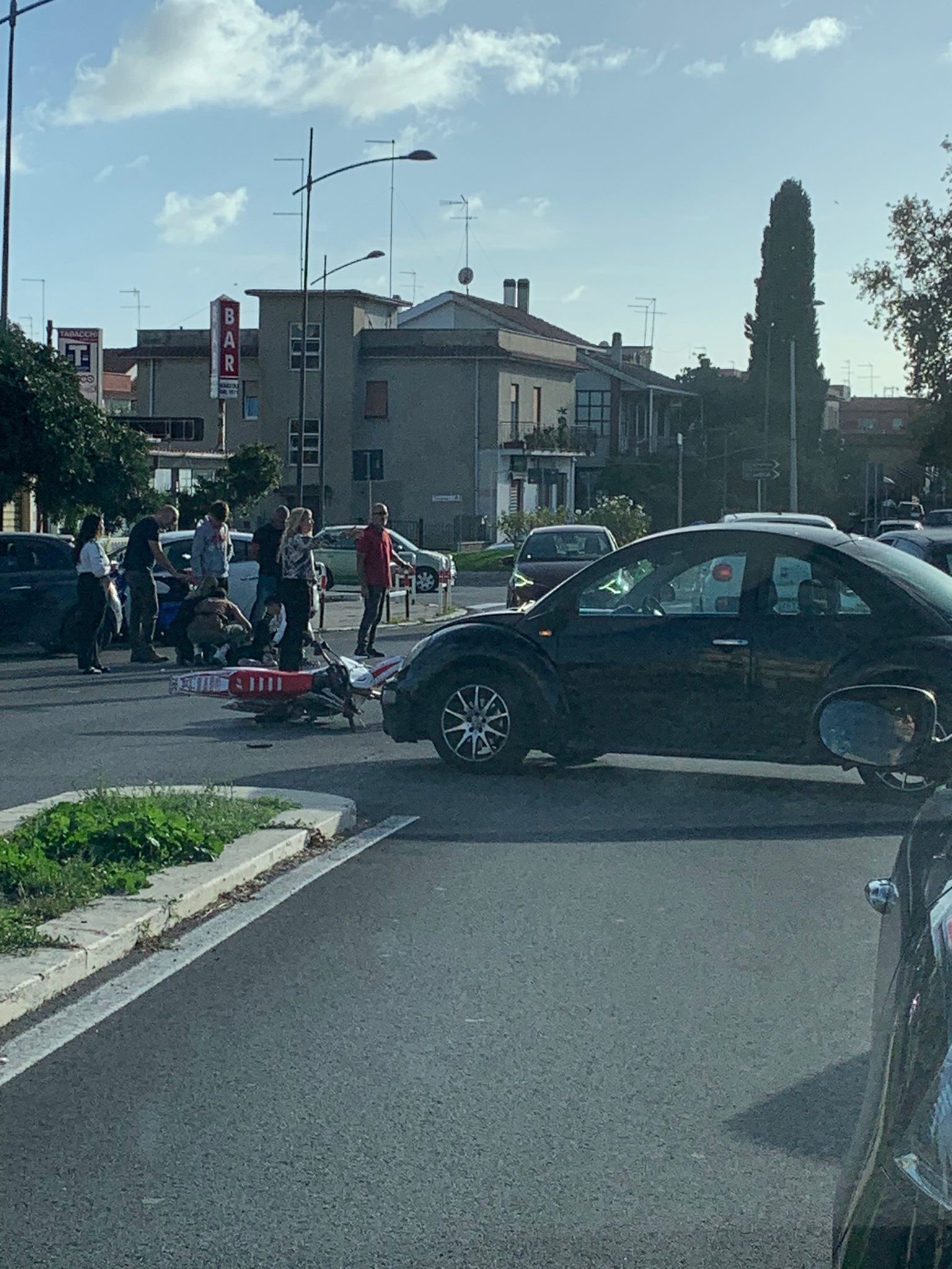 Cerveteri Incidente In Viale Manzoni Moto A Terra