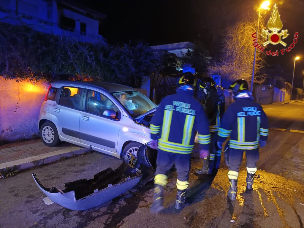 Santa Marinella Ragazza Perde Il Controllo Dell Auto E Finisce Fuori