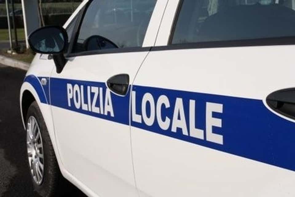 Ancora un incidente in pieno centro a Ladispoli: scontro bici - auto