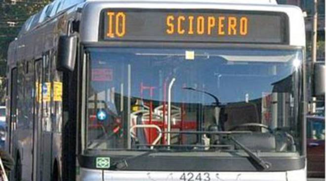 Trasporti, scioperi: febbraio da incubo per TPL, metro e aerei
