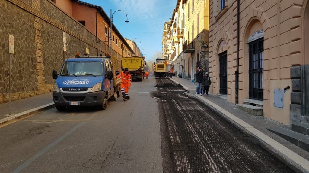 Bracciano, asfaltature in corso