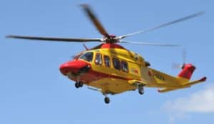 Civitavecchia, incidente sul lavoro. Escavatore in fiamme e operaio in codice rosso