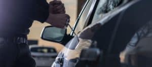 Ruba l'auto e tenta di smontarla. In manette ladro 24enne romano