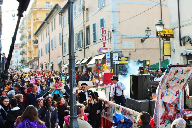 Bracciano, bagno di folla per il Carnevale