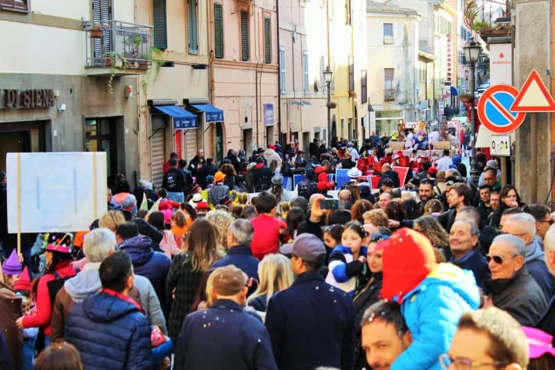 Bracciano, bagno di folla per il Carnevale