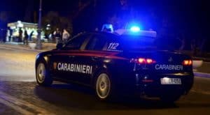 Il cane lo morde e lui accoltella il padrone: arrestato