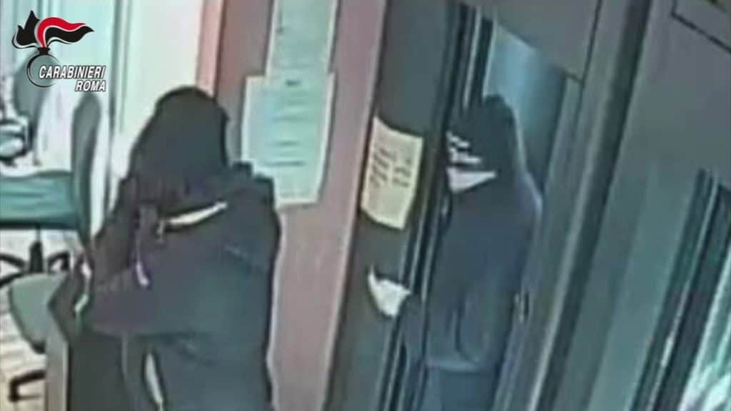 Ostia, arrestati gli autori della rapina al Monte dei Paschi di Siena
