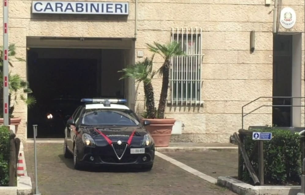 Roma, donna di 50 anni tenta il suicidio: salvata dai carabinieri