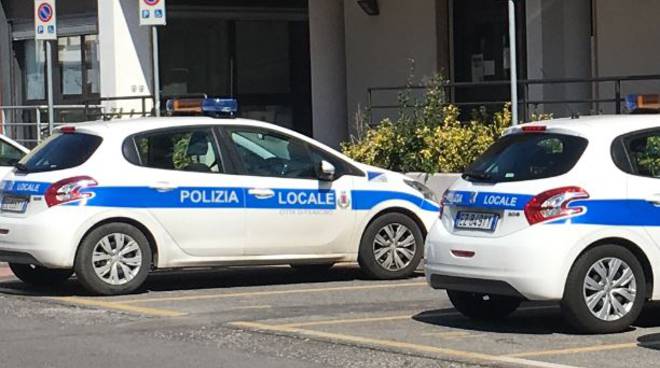 Cerenova, blitz antiabusivismo al Mercato: sequestrata merce contraffatta e sanzioni per oltre 20mila euro