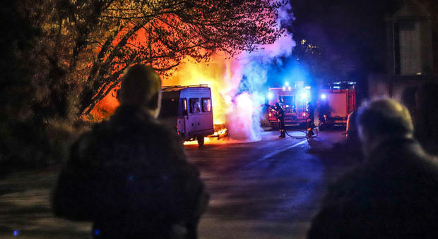 Rom a Torre Maura, l'ira dei residenti e il Comune fa dietrofront (foto Il Messaggero)