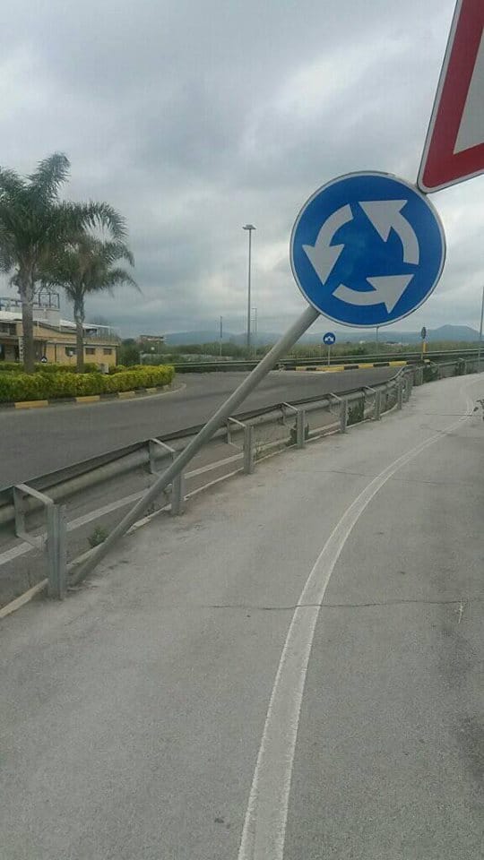 Ladispoli, vandali in azione sul cavalcaferrovia