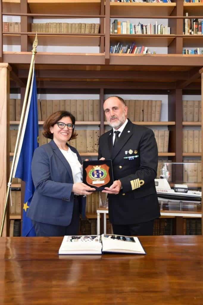 Civitavecchia, il ministro della Difesa Trenta in visita alla capitaneria di porto