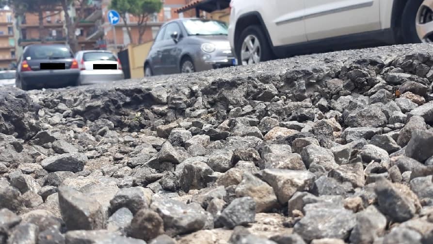 Ladispoli, è ancora emergenza buche