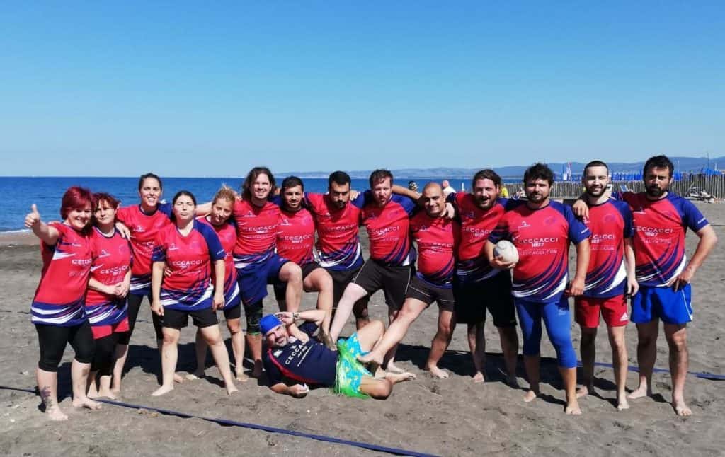 Campo di Mare, Sport e solidarietà: la Union Rugby Ladispoli in spiaggia per i giovani ricoverati in Ospedale