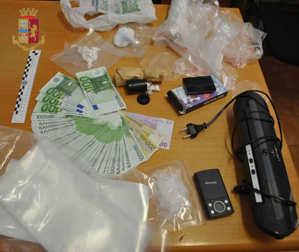 Civitavecchia, cocaina nel bauletto della moto. Arrestato 33enne