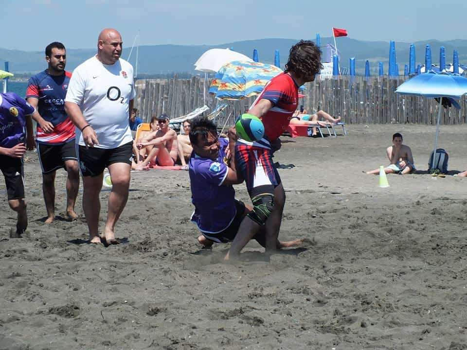 Campo di Mare, Sport e solidarietà: la Union Rugby Ladispoli in spiaggia per i giovani ricoverati in Ospedale