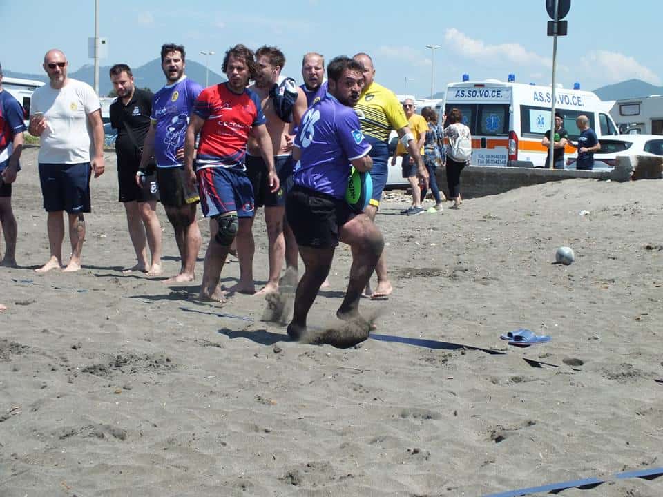 Campo di Mare, Sport e solidarietà: la Union Rugby Ladispoli in spiaggia per i giovani ricoverati in Ospedale