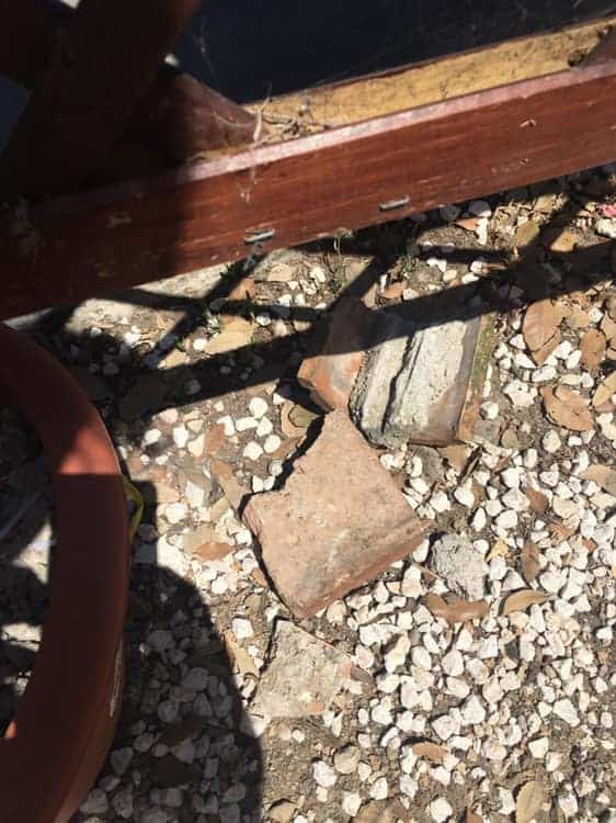 Cerveteri, lanciano sassi in un ristorante su via ceretana