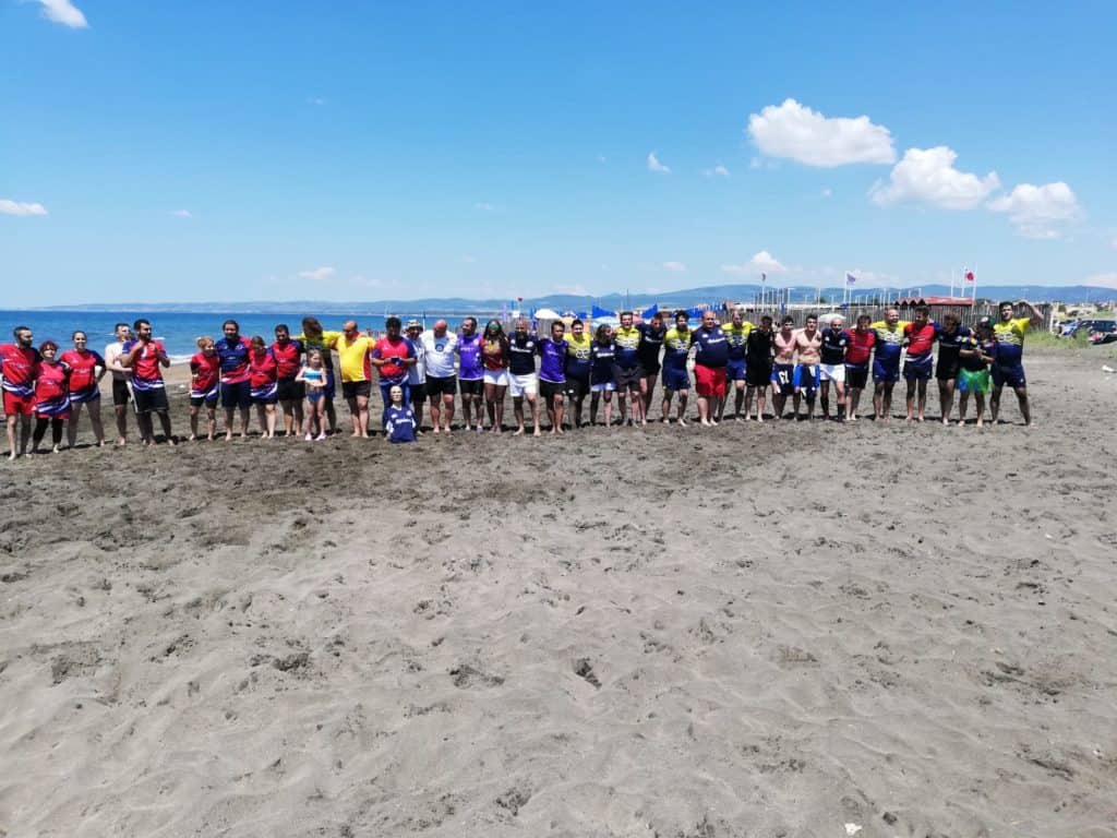 Campo di Mare, Sport e solidarietà: la Union Rugby Ladispoli in spiaggia per i giovani ricoverati in Ospedale
