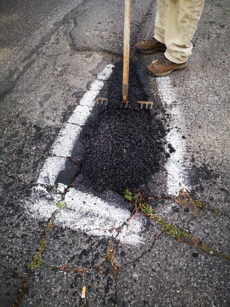 Dal degrado a opere d'arte, i volontari abbelliscono la città