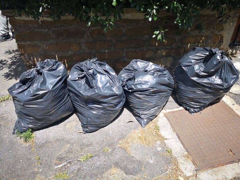 Dal degrado a opere d'arte, i volontari abbelliscono la città