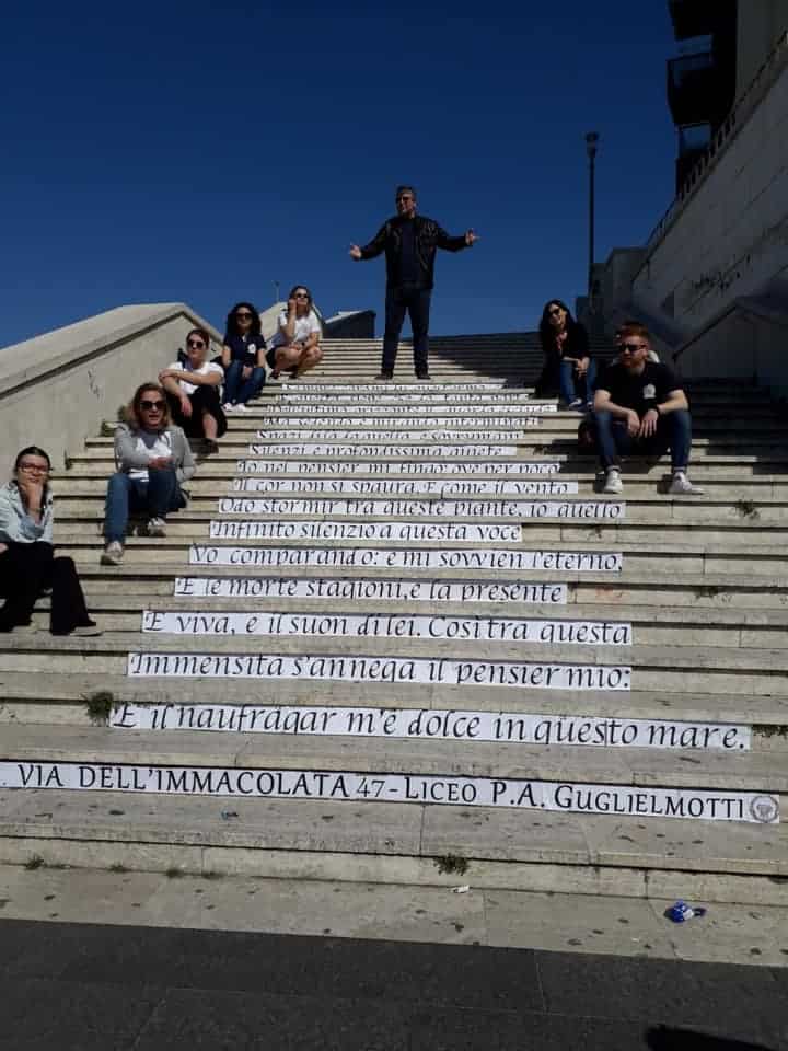 Il Guglielmotti porta l' "Infinito" di Leopardi per strada