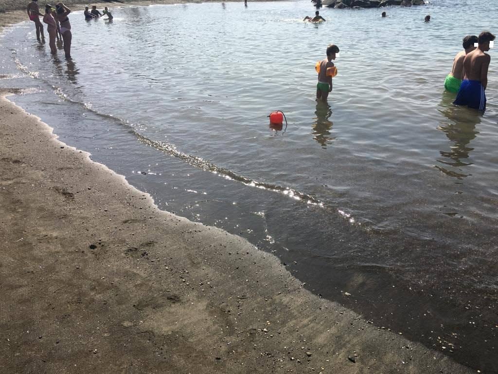 Ladispoli, pericoloso spuntone emerge dall'acqua nei pressi della riva