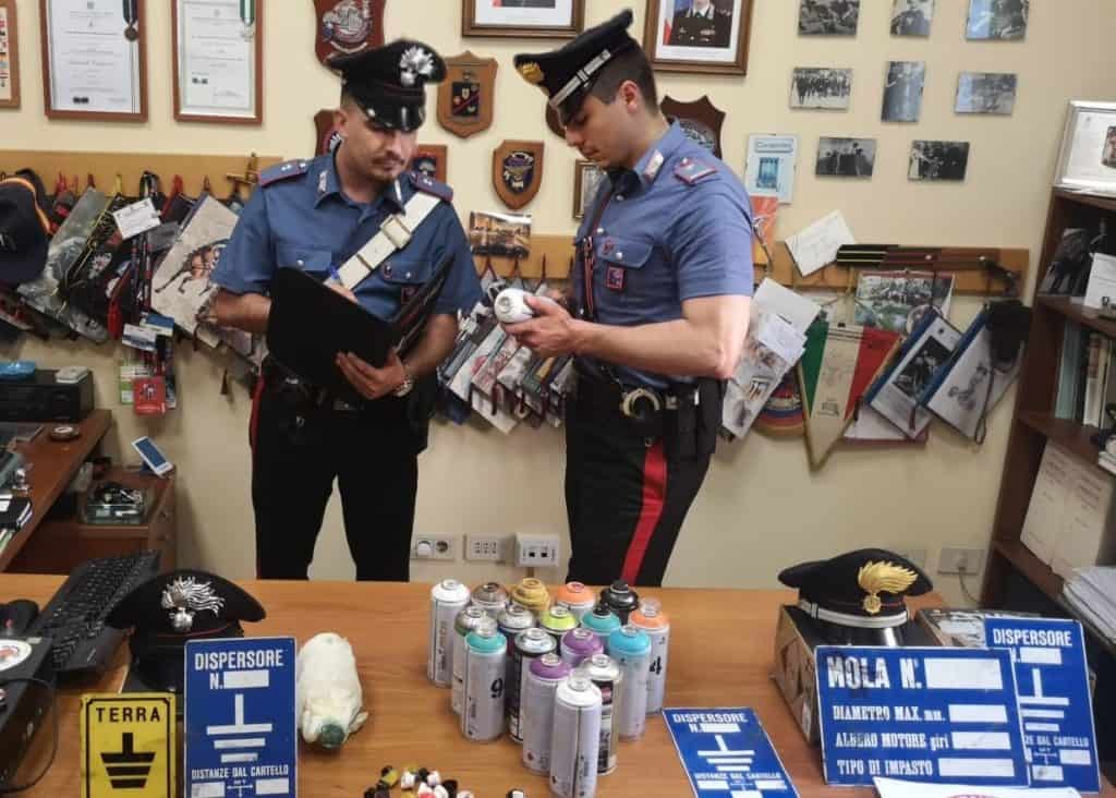 Il materiale sequestrato dai Carabinieri di Roma San Giovanni