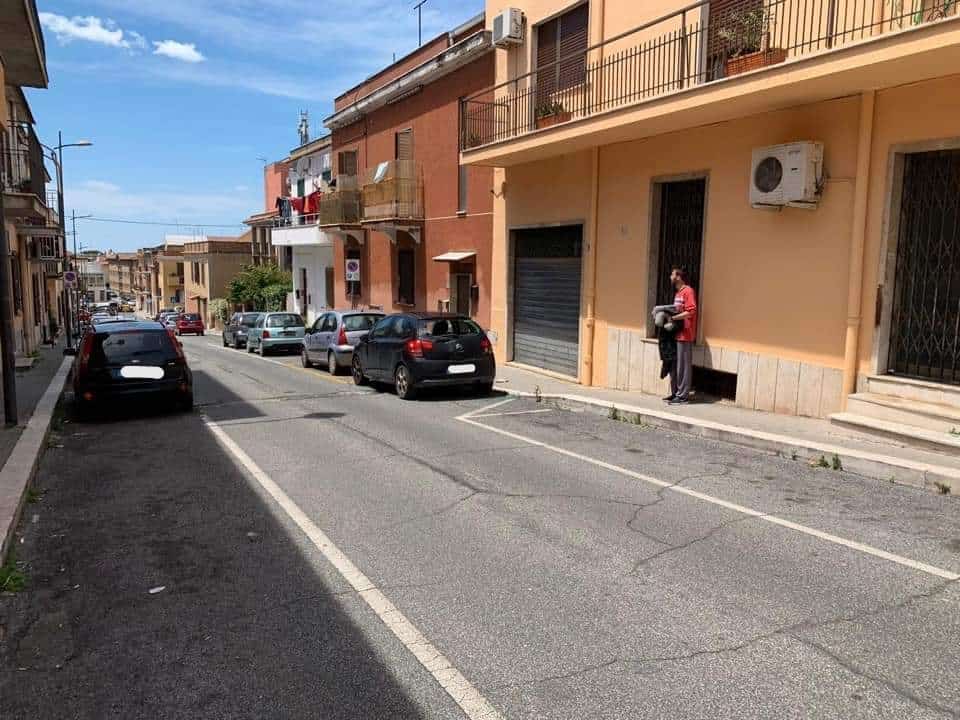 Incidente tra auto: il responsabile scappa e scatta l'appello social
