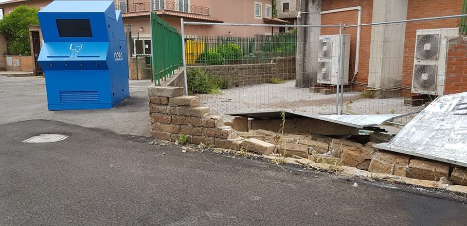Sfondato il muro di cinta del Cineteatro di Manziana