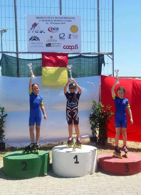 Pattinaggio velocità: 17 medaglie ed 1 record per la Debby Roller Team