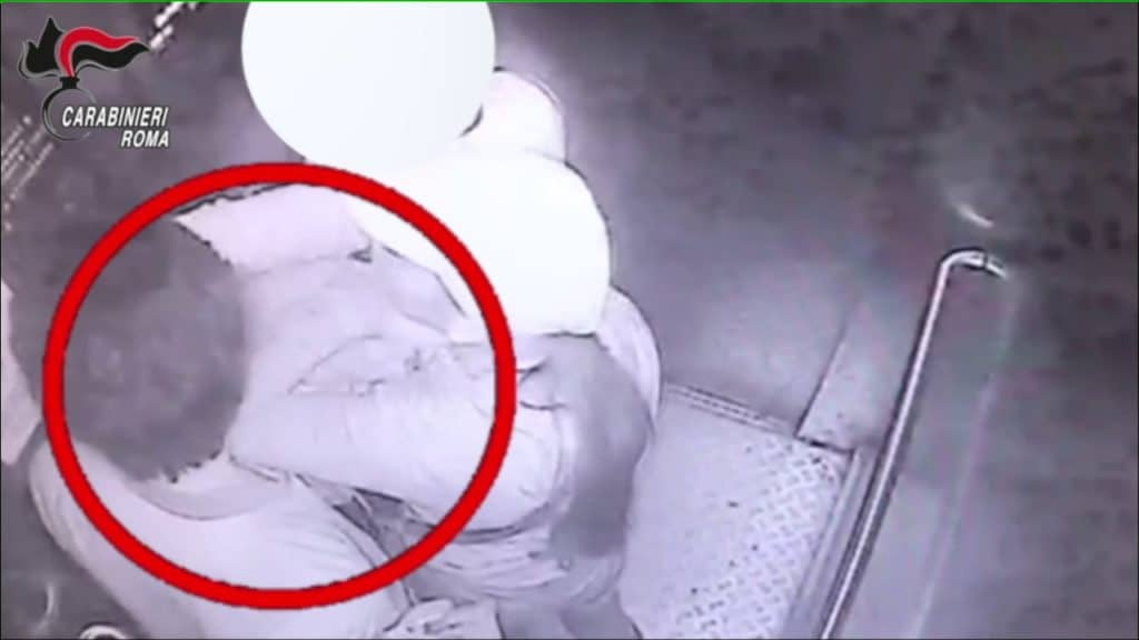 Furti ai danni dei turisti: arrestati 15 borseggiatori