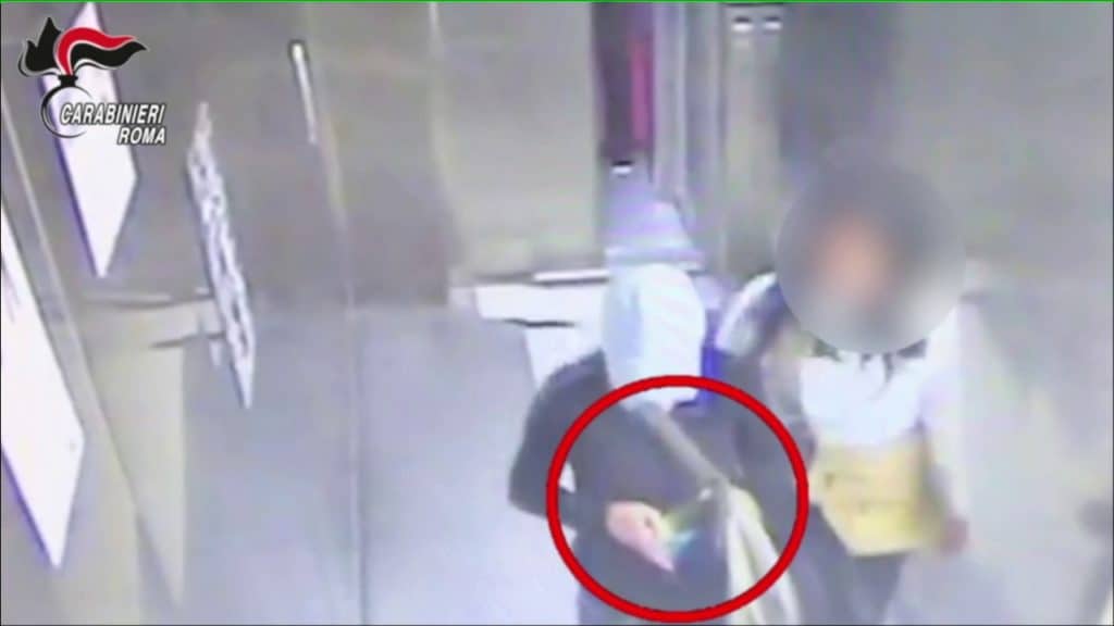 Furti ai danni dei turisti: arrestati 15 borseggiatori