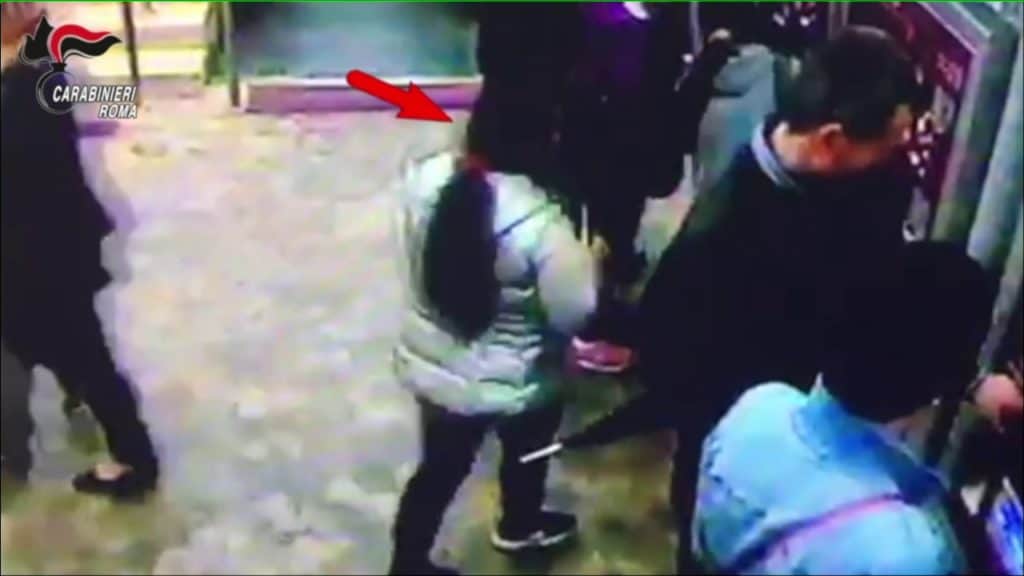 Furti ai danni dei turisti: arrestati 15 borseggiatori