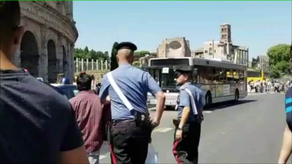 Furti ai danni dei turisti: arrestati 15 borseggiatori