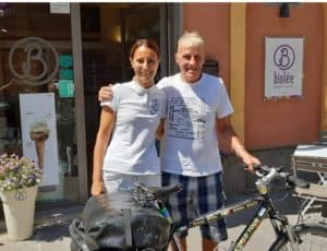 Janus River fa tappa a Cerveteri a bordo della sua bicicletta