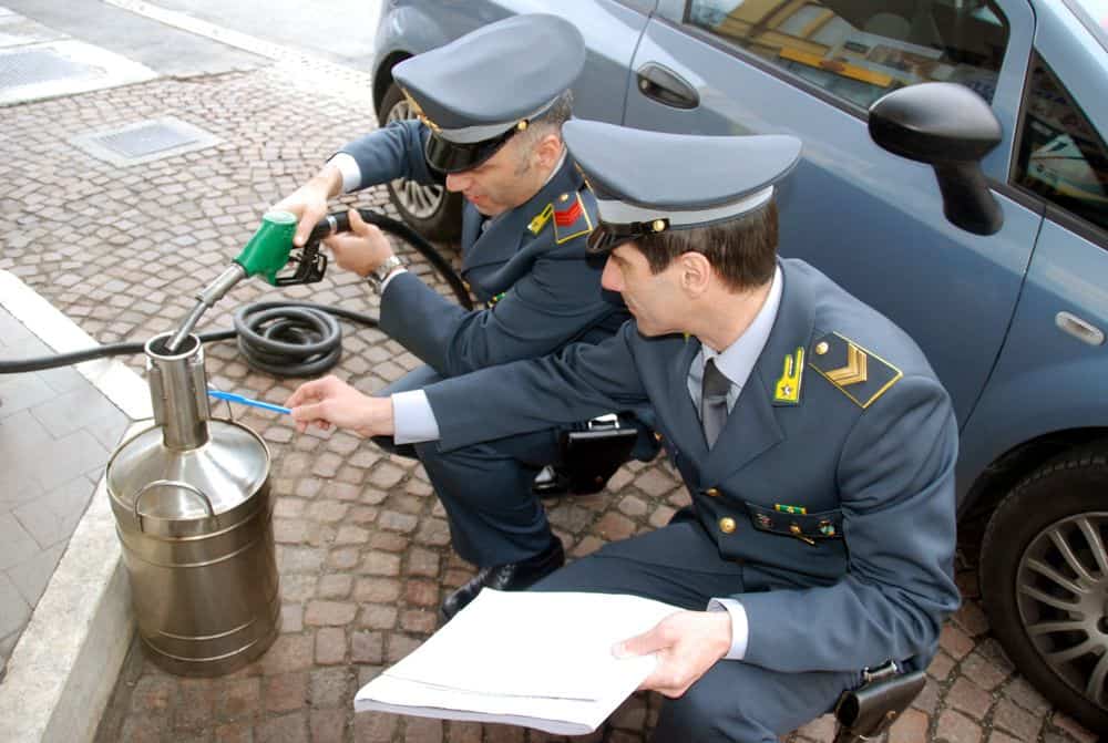 Contrabbando di gasolio dall’Europa dell’est. 9 arresti e maxi sequestro di carburante
