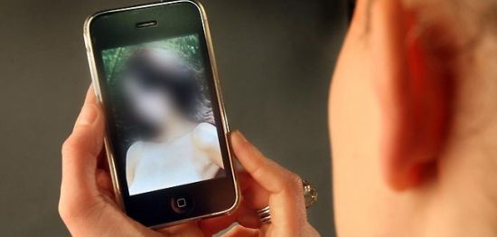 Ladispoli, numero finisce su un sito hard. Maestra sommersa dalle telefonate