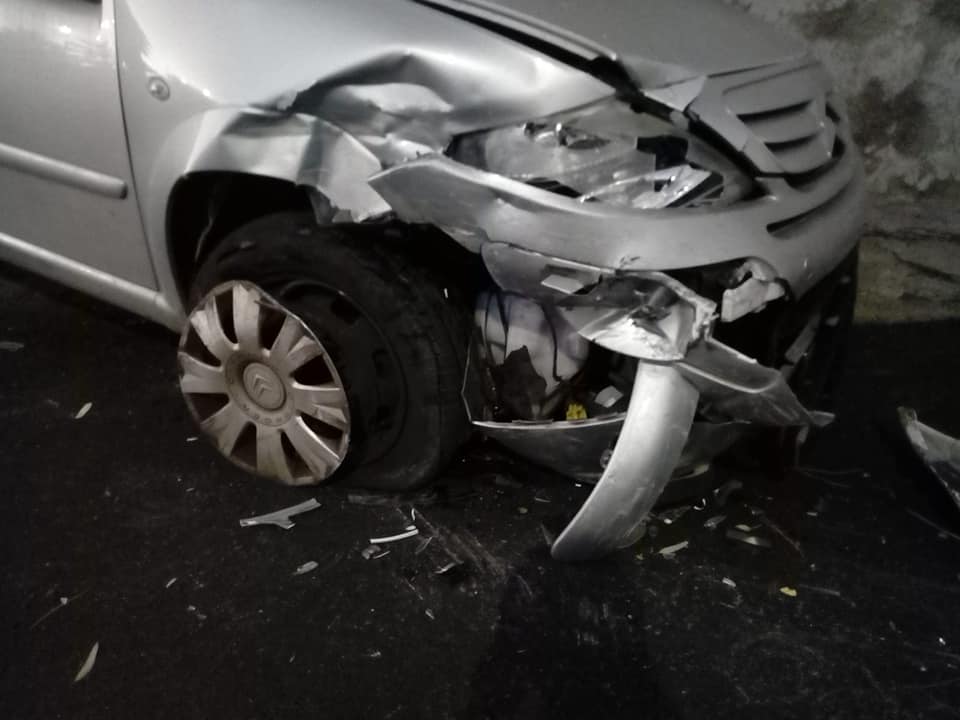 S.Marinella, auto impazzita colpisce veicolo parcheggiato e scappa