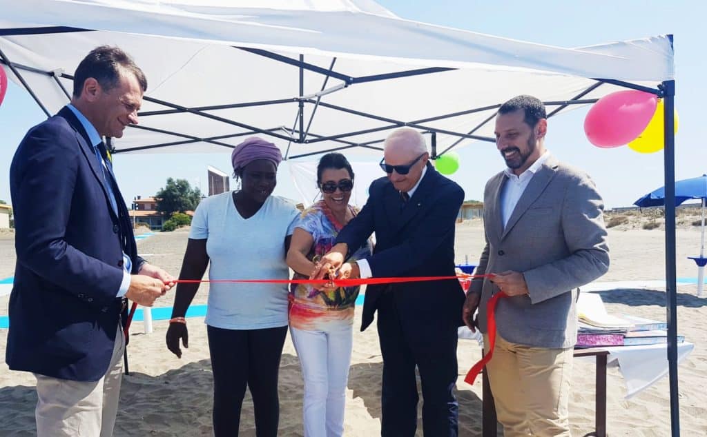 Spiaggia Libera Tutti! Fondazione Ronald McDonald e Bambin Gesù lanciano il progetto per consentire l’accesso al mare ai piccoli degenti