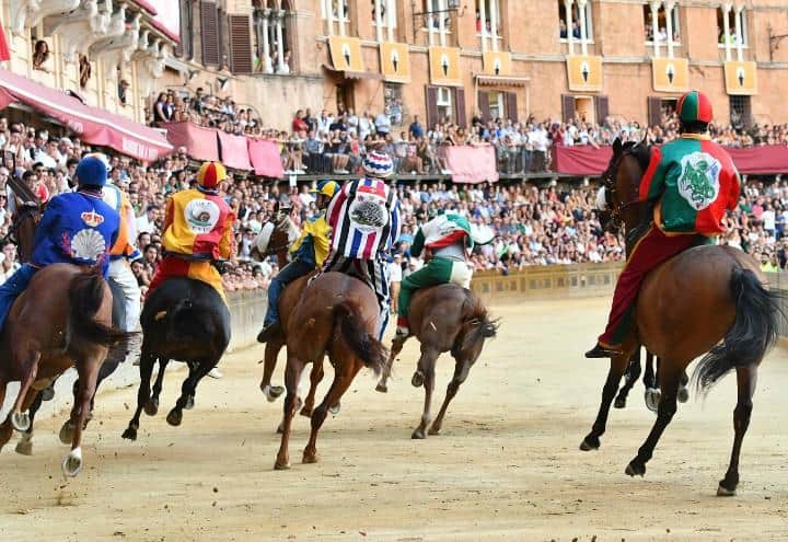 Malore durante il Palio di Siena, muore il tarquiniese Lorenzo Brizi