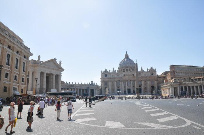 Iracheno minaccia di darsi fuoco in piazza San Pietro