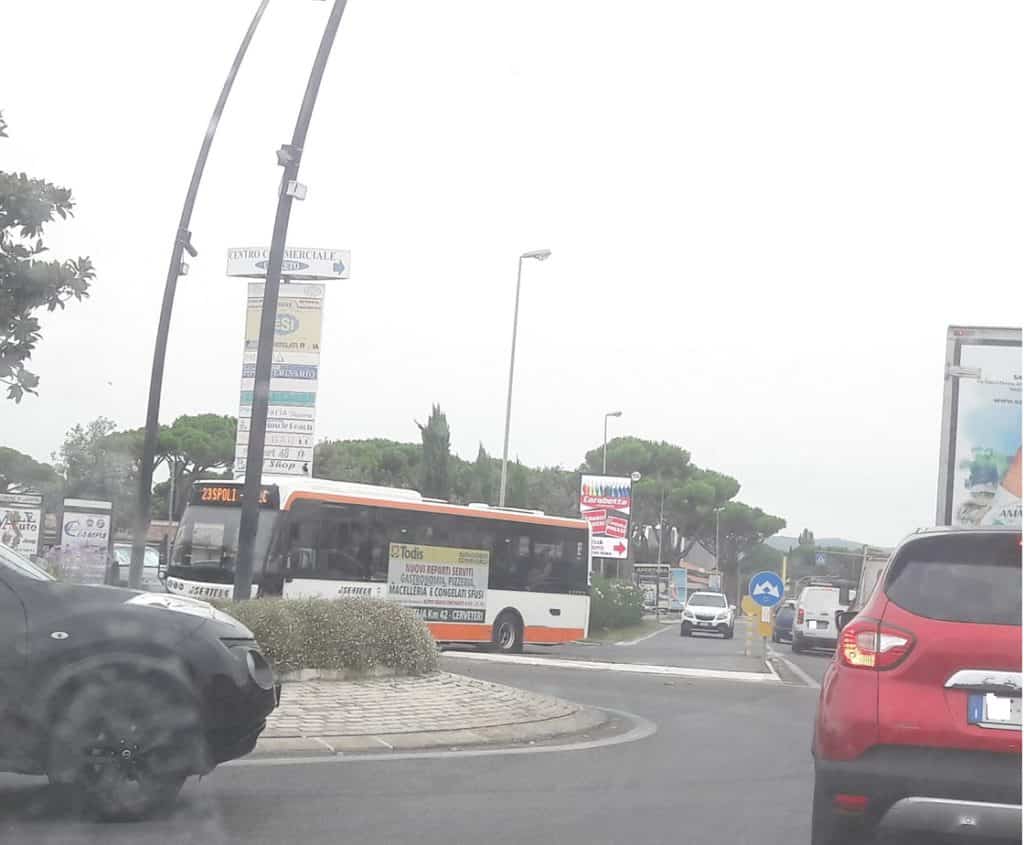 Ladispoli, il traffico paralizza la città