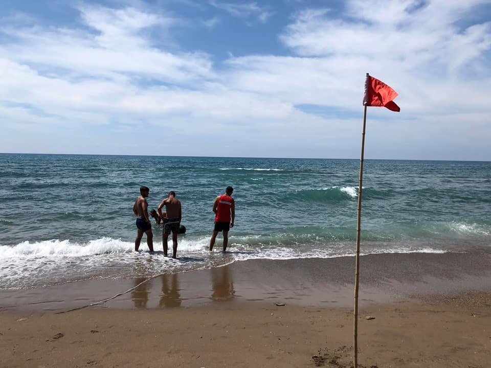 Ladispoli, bagnini salvano dei bambini in balìa della corrente