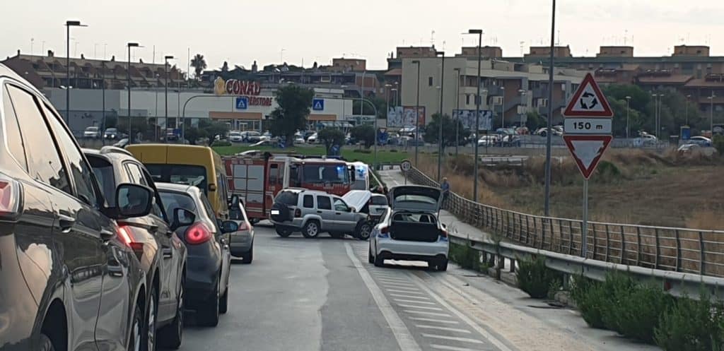 Ladispoli, incidente su ponte IV Novembre