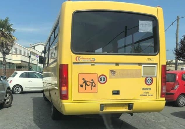 Niente passaggio di proprietà, stop a sei scuolabus
