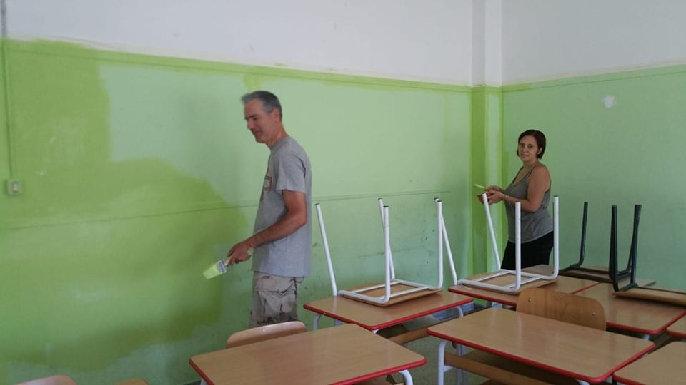Pennelli, vernici e volontariato per le scuole di Canale e Monterviginio
