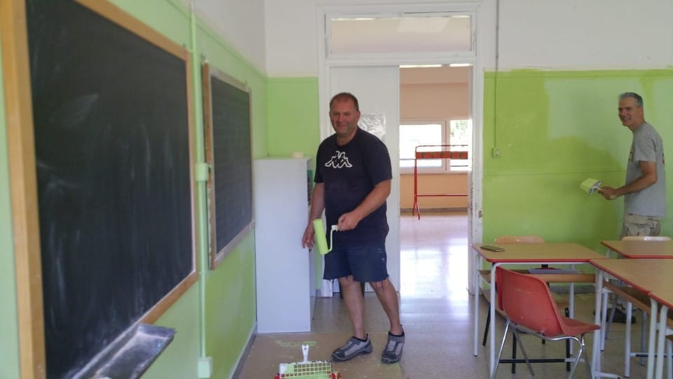 Pennelli, vernici e volontariato per le scuole di Canale e Monterviginio