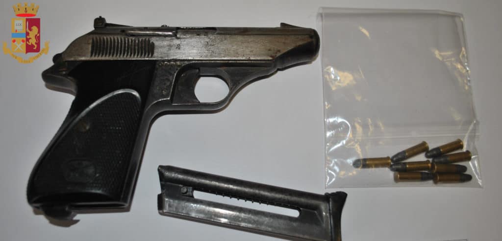 Detenzione illegale di una pistola: in manette i titolari di un bar