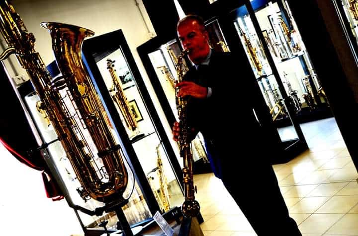Fiumicino, grande folla all’inaugurazione del Museo del Saxofono del M° Attilio Berni